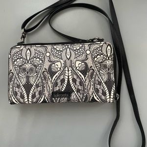 Sakroots Artist Circle Billfold Crossbody NWOT